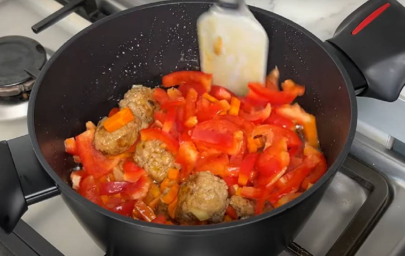 Ідеальна вечеря: рецепт овочевого рагу з фрикадельками на кожен день